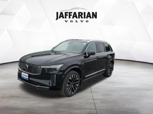 Onyx Black Metallic 2026 Volvo XC90 Plug-In Hybrid T8 Ultra