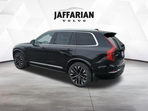 Onyx Black Metallic 2026 Volvo XC90 Plug-In Hybrid T8 Ultra