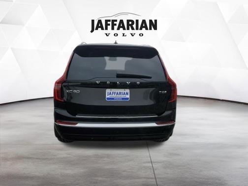 Onyx Black Metallic 2026 Volvo XC90 Plug-In Hybrid T8 Ultra