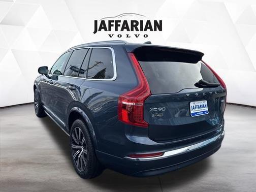 2025 Volvo XC90 B5 Plus