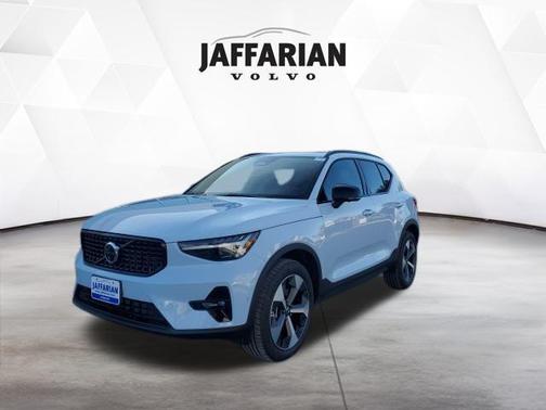 Cloud 2026 Volvo XC40 B5 Plus