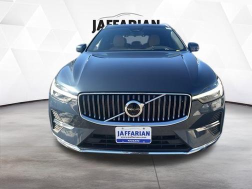 2023 Volvo XC60 B5 Ultimate Bright Theme