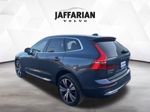 2023 Volvo XC60 B5 Ultimate Bright Theme