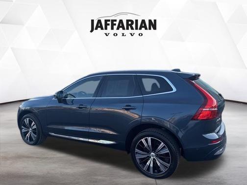 2023 Volvo XC60 B5 Ultimate Bright Theme