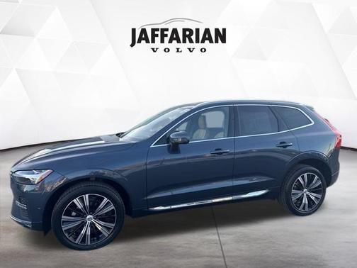 2023 Volvo XC60 B5 Ultimate Bright Theme