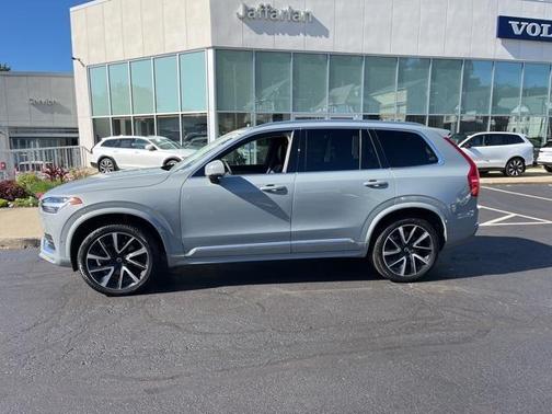 2024 Volvo XC90 B6 Plus Bright Theme 6-Seater
