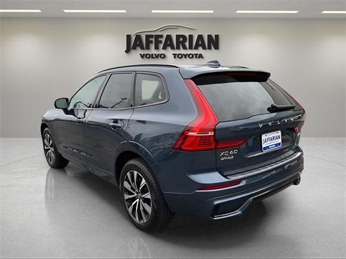 2024 Volvo XC60 B5 Plus Dark Theme
