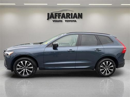2024 Volvo XC60 B5 Plus Dark Theme