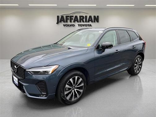 2024 Volvo XC60 B5 Plus Dark Theme