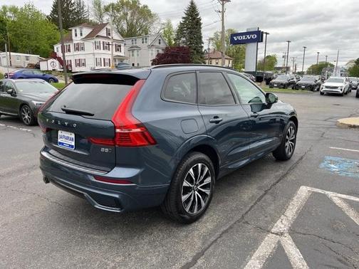 2024 Volvo XC60 B5 Plus Dark Theme