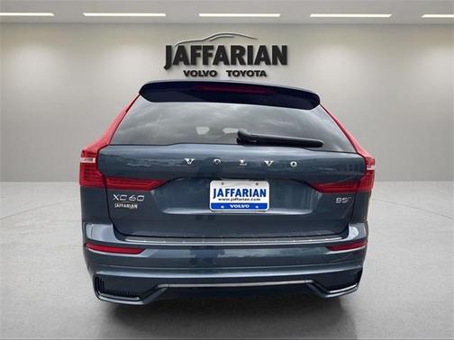 2024 Volvo XC60 B5 Plus Dark Theme