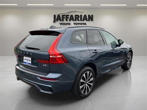 2024 Volvo XC60 B5 Plus Dark Theme
