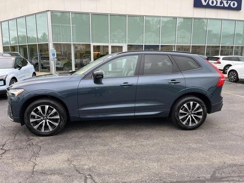 2024 Volvo XC60 B5 Plus Dark Theme
