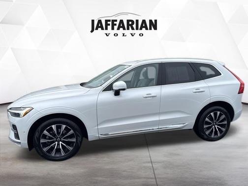 2023 Volvo XC60 B5 Plus Bright Theme