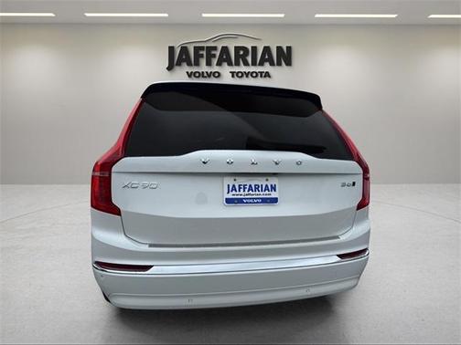 2023 Volvo XC90 B6 Plus 6-Seater