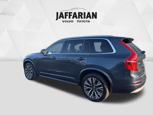 2022 Volvo XC90 T6 Momentum 7 Passenger