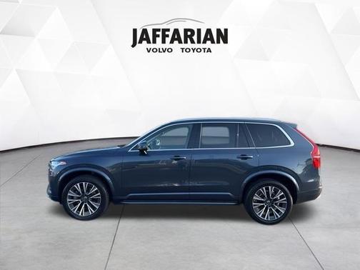 2022 Volvo XC90 T6 Momentum 7 Passenger