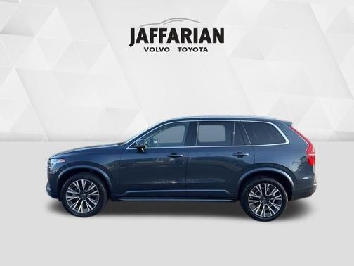2022 Volvo XC90 T6 Momentum 7 Passenger