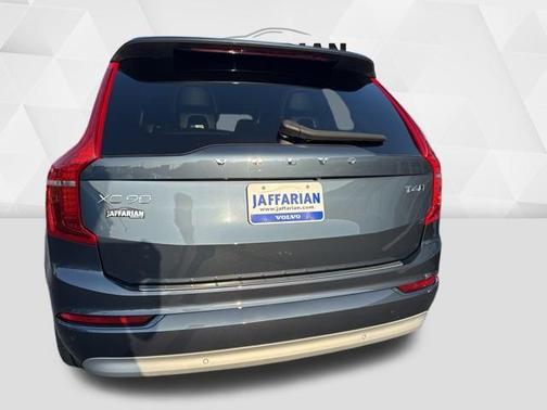 2022 Volvo XC90 T6 Momentum 7 Passenger