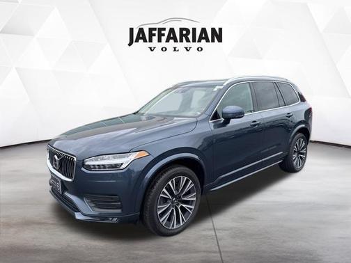 2022 Volvo XC90 T6 Momentum 7 Passenger