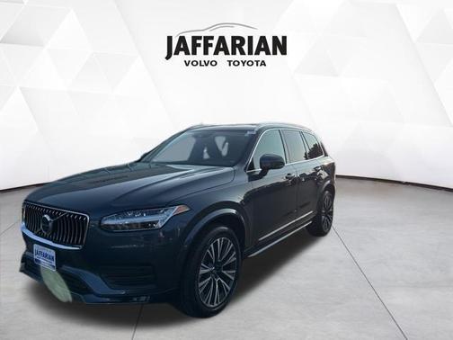2022 Volvo XC90 T6 Momentum 7 Passenger