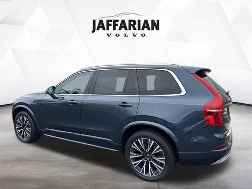 2022 Volvo XC90 T6 Momentum 7 Passenger