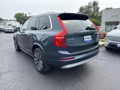 2022 Volvo XC90 T6 Momentum 7 Passenger