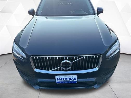 2022 Volvo XC90 T6 Momentum 7 Passenger
