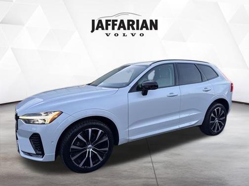 2023 Volvo XC60 B5 Plus Dark Theme