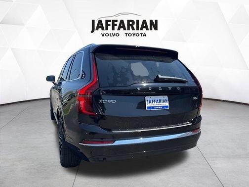 2025 Volvo XC90 B6 Plus 7-Seater