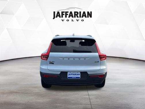 2023 Volvo XC40 B5 Plus Dark Theme