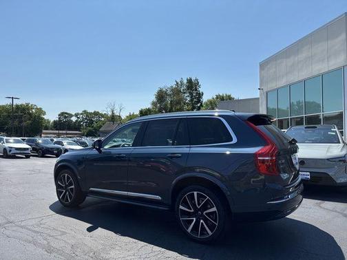 2024 Volvo XC90 B6 Plus Bright Theme 6-Seater