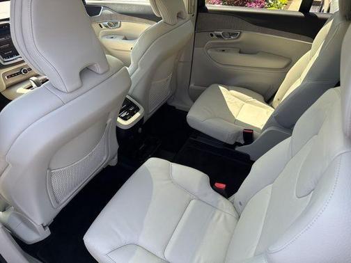 2024 Volvo XC90 B6 Plus Bright Theme 6-Seater