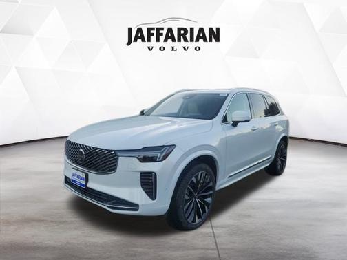 Crystal White Pearl 2026 Volvo XC90 B6 Ultra