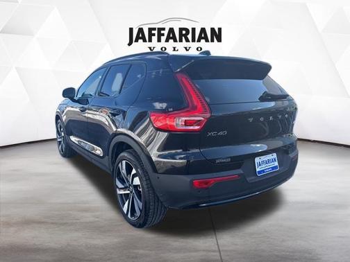 2025 Volvo XC40 B5 Plus Dark Theme