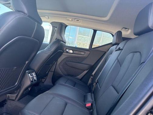 2025 Volvo XC40 B5 Plus Dark Theme