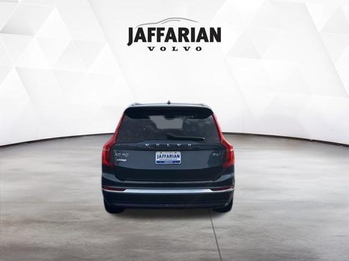 2024 Volvo XC90 B6 Plus Bright Theme 7-Seater