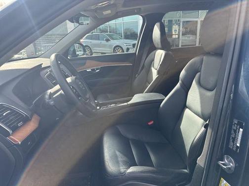 2024 Volvo XC90 B6 Plus Bright Theme 7-Seater