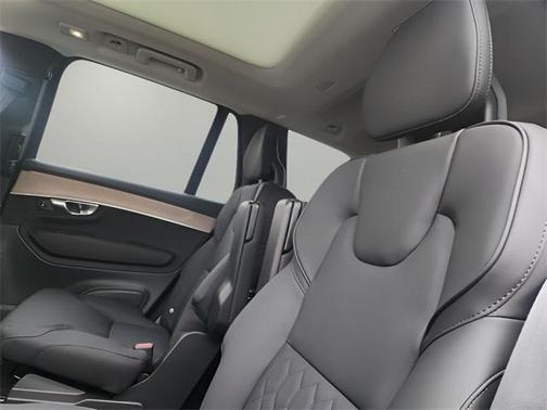 2025 Volvo XC90 Plug-In Hybrid T8 Plus 6-Seater