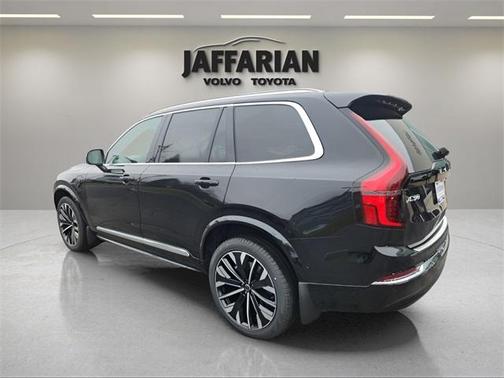 2025 Volvo XC90 Plug-In Hybrid T8 Plus 6-Seater