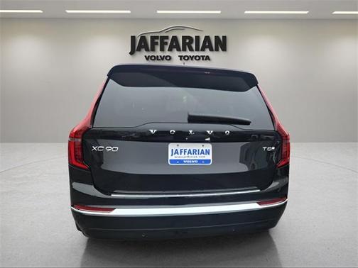 2025 Volvo XC90 Plug-In Hybrid T8 Plus 6-Seater