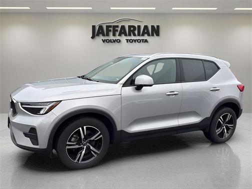 2023 Volvo XC40 B5 Core