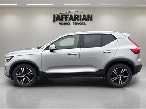 2023 Volvo XC40 B5 Core