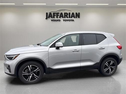 2023 Volvo XC40 B5 Core
