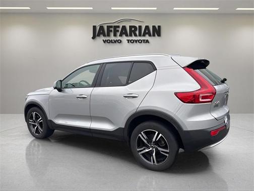 2023 Volvo XC40 B5 Core