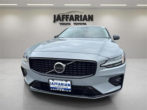 2025 Volvo S60 B5 Plus