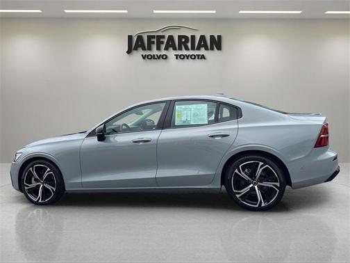 2025 Volvo S60 B5 Plus