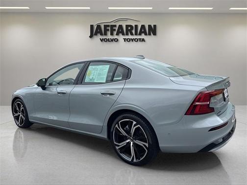 2025 Volvo S60 B5 Plus