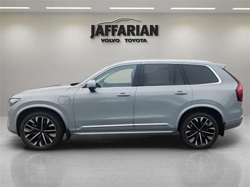 2025 Volvo XC90 Plug-In Hybrid T8 Plus 6-Seater