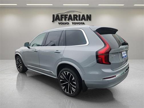 2025 Volvo XC90 Plug-In Hybrid T8 Plus 6-Seater